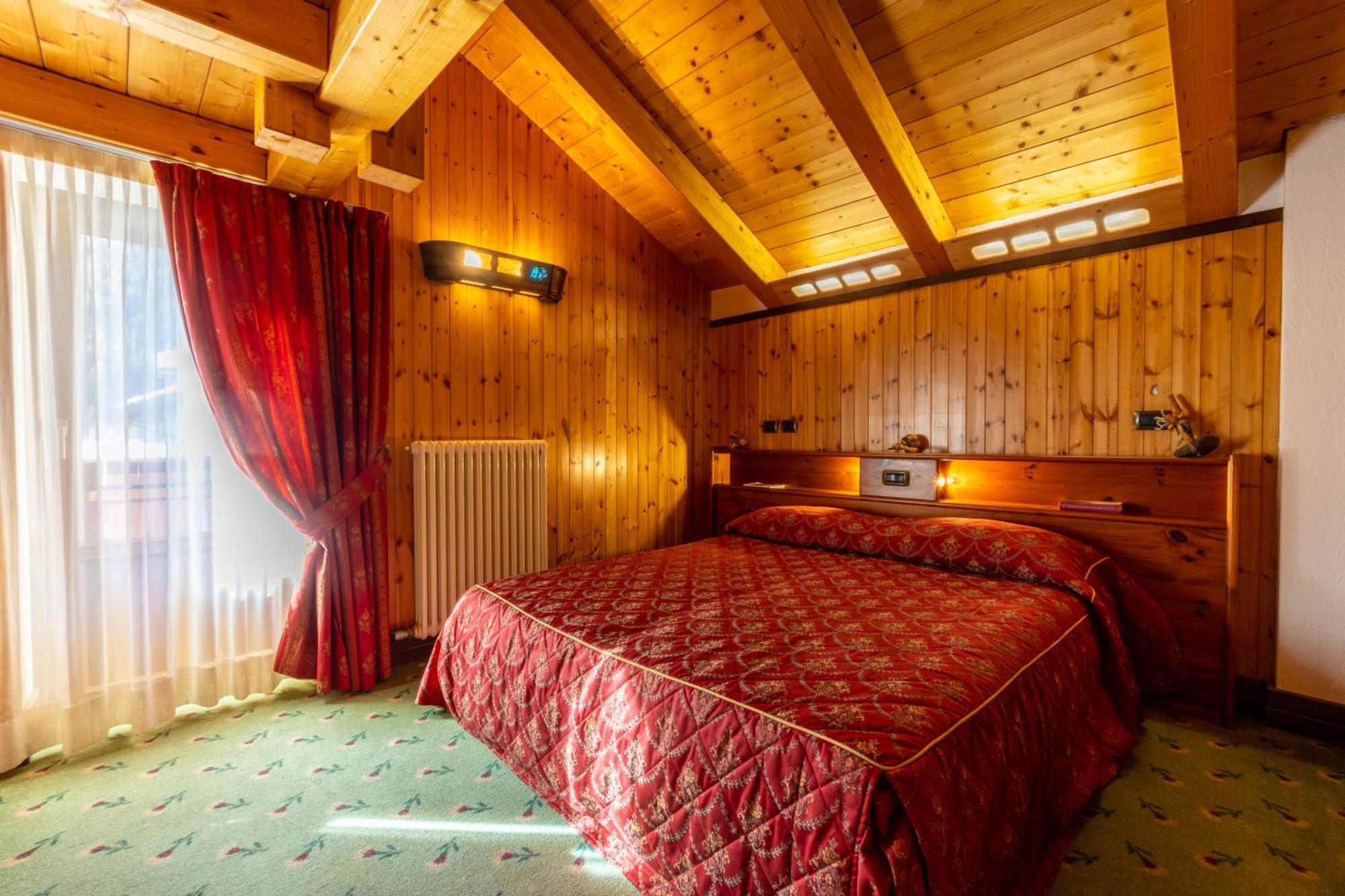 Hotel Bouton D'Or - Cogne Exterior foto